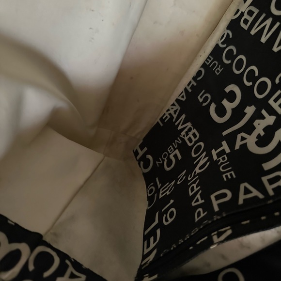 - - Chanel large tote bag with mini tote inside - Picture 11 of 16